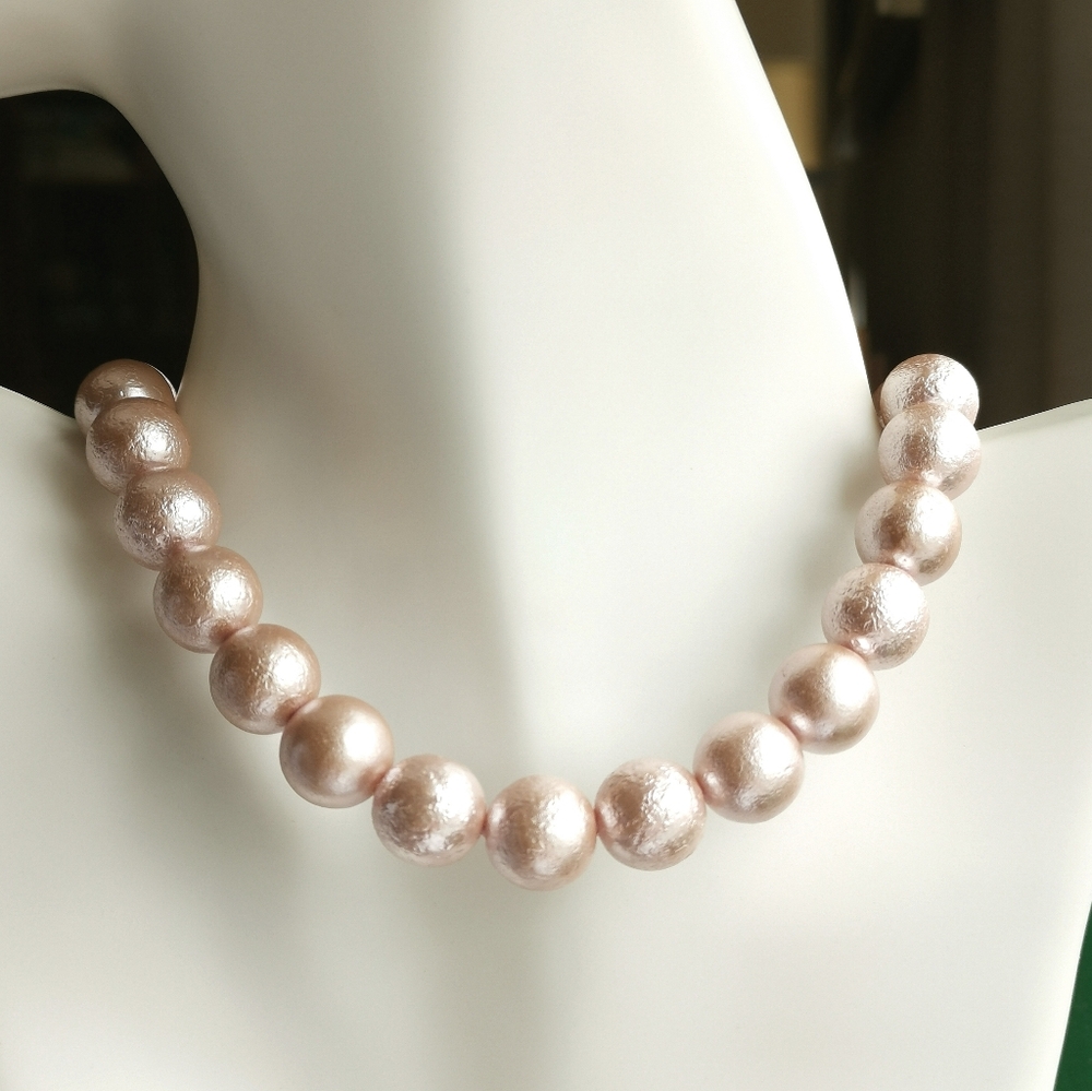 Blush Pink faux Tahitian Pearl necklace 🆕
